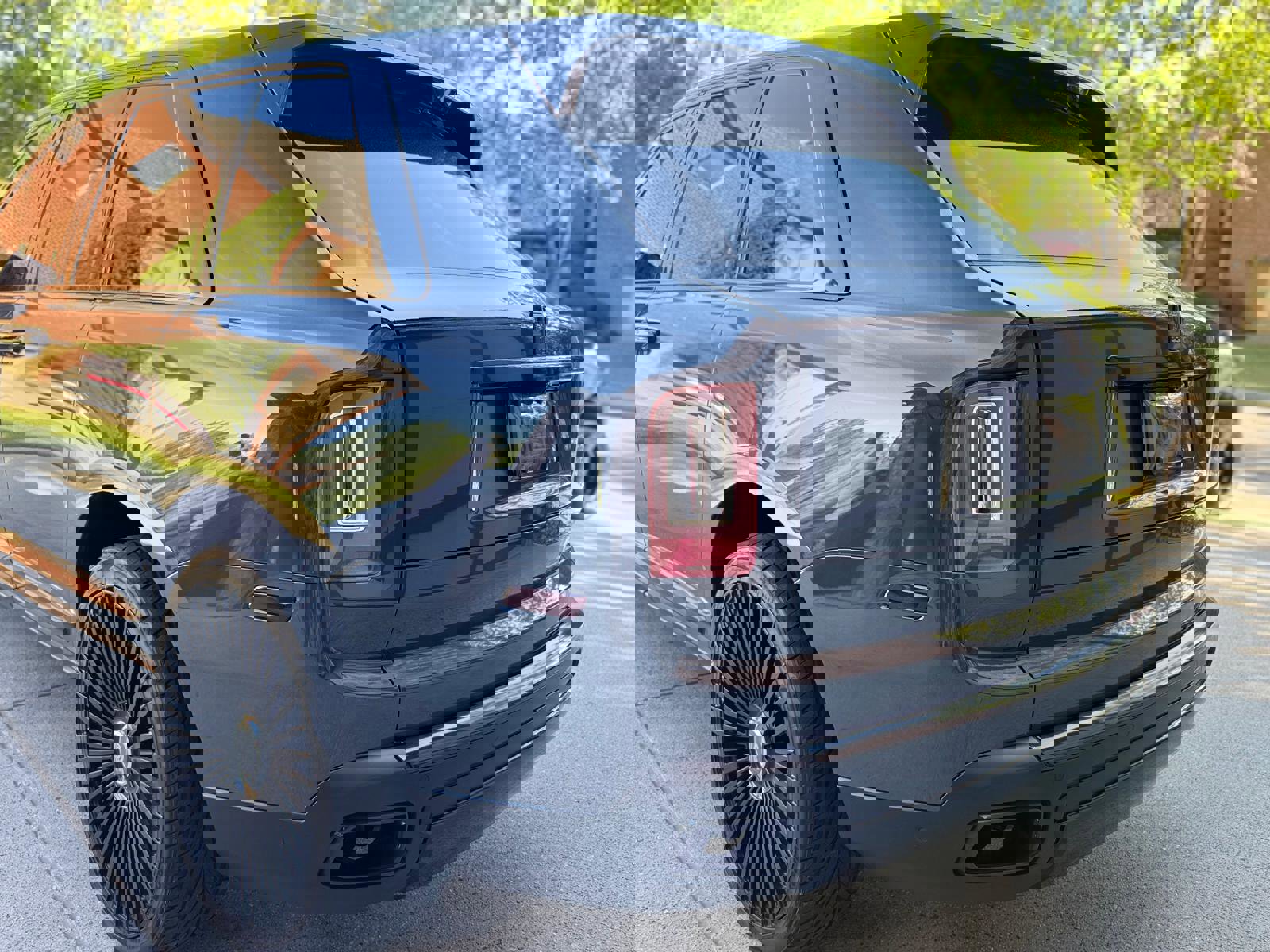 Used 2021 Rolls-Royce Cullinan image 18