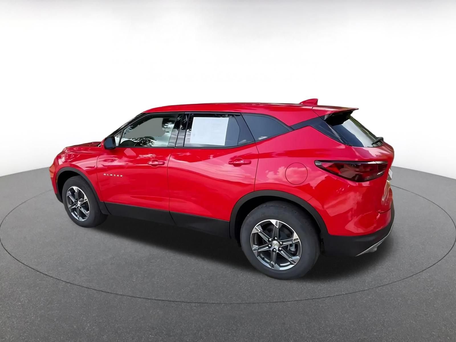 Used 2025 Chevrolet Blazer LT FWD image 11