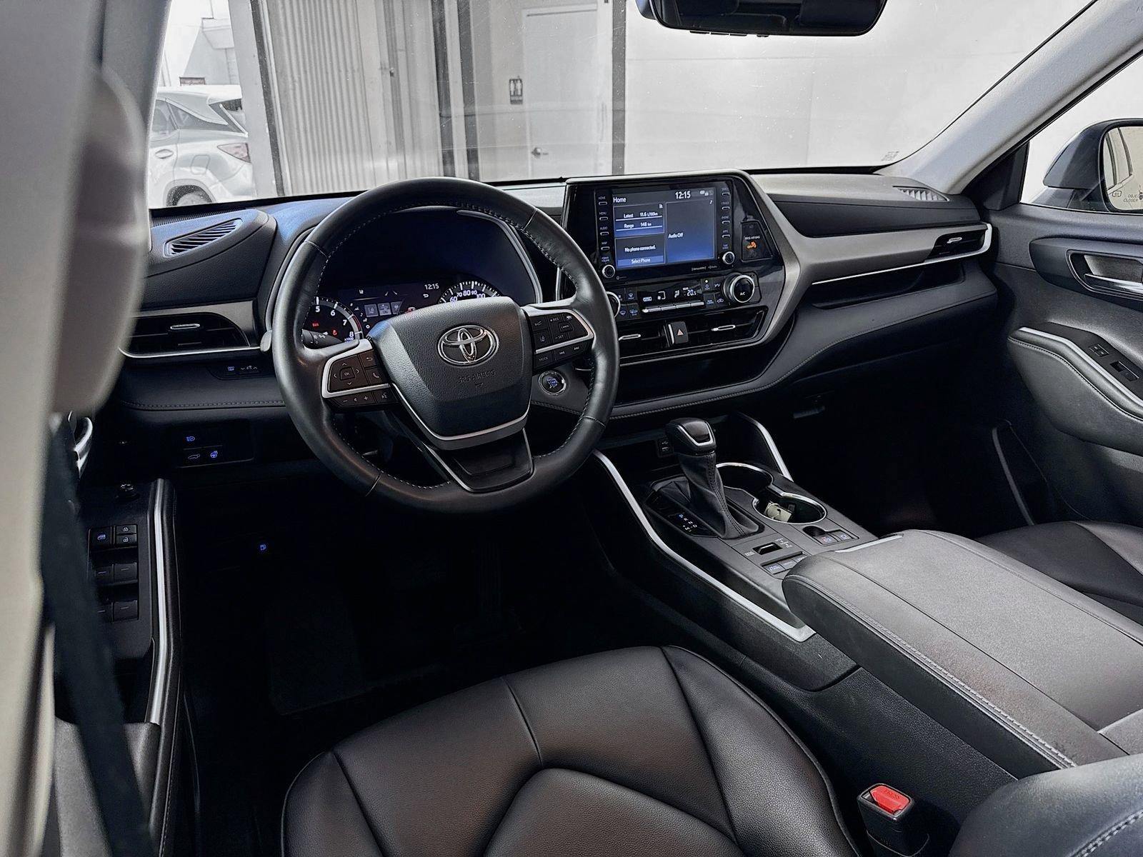 Used 2022 Toyota Highlander XLE AWD/4WD image 20