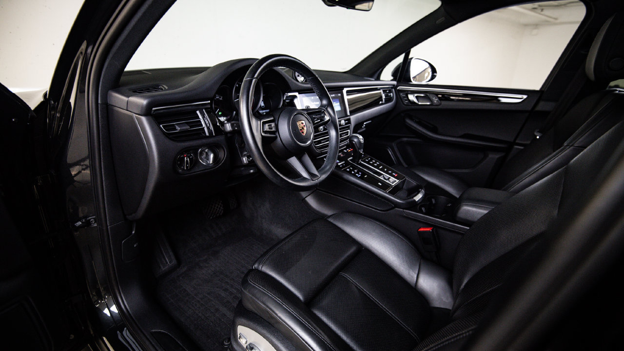 Certified 2023 Porsche Macan AWD/4WD image 4