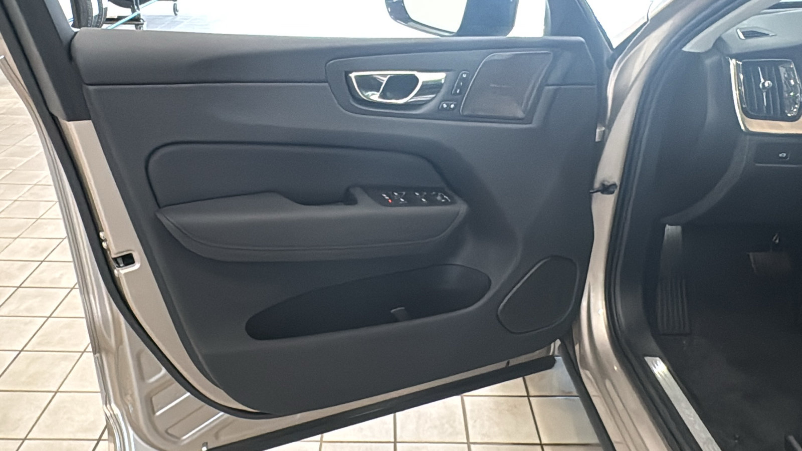 New 2026 Volvo XC60 B5 Plus w/ Protection Package Premier AWD/4WD image 21