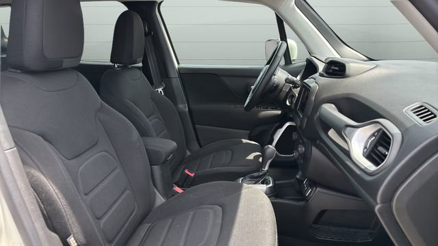 Used 2020 Jeep Renegade Latitude w/ Cold Weather Group FWD image 23