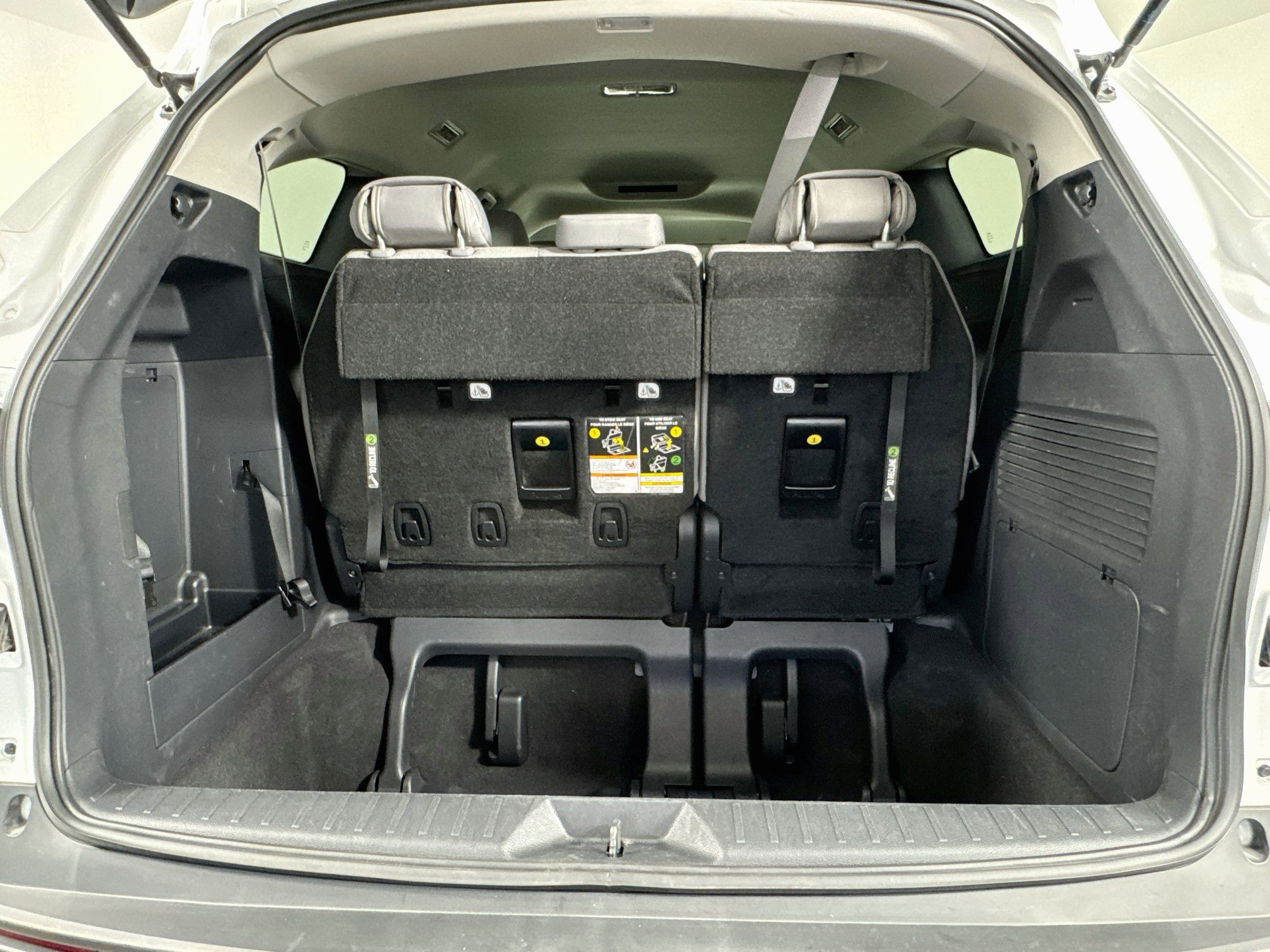 Certified 2025 Toyota Sienna LE FWD image 25