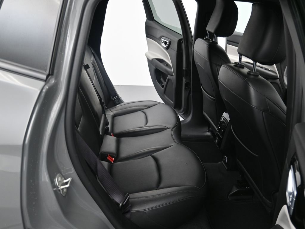 Used 2024 Jeep Compass Limited image 12