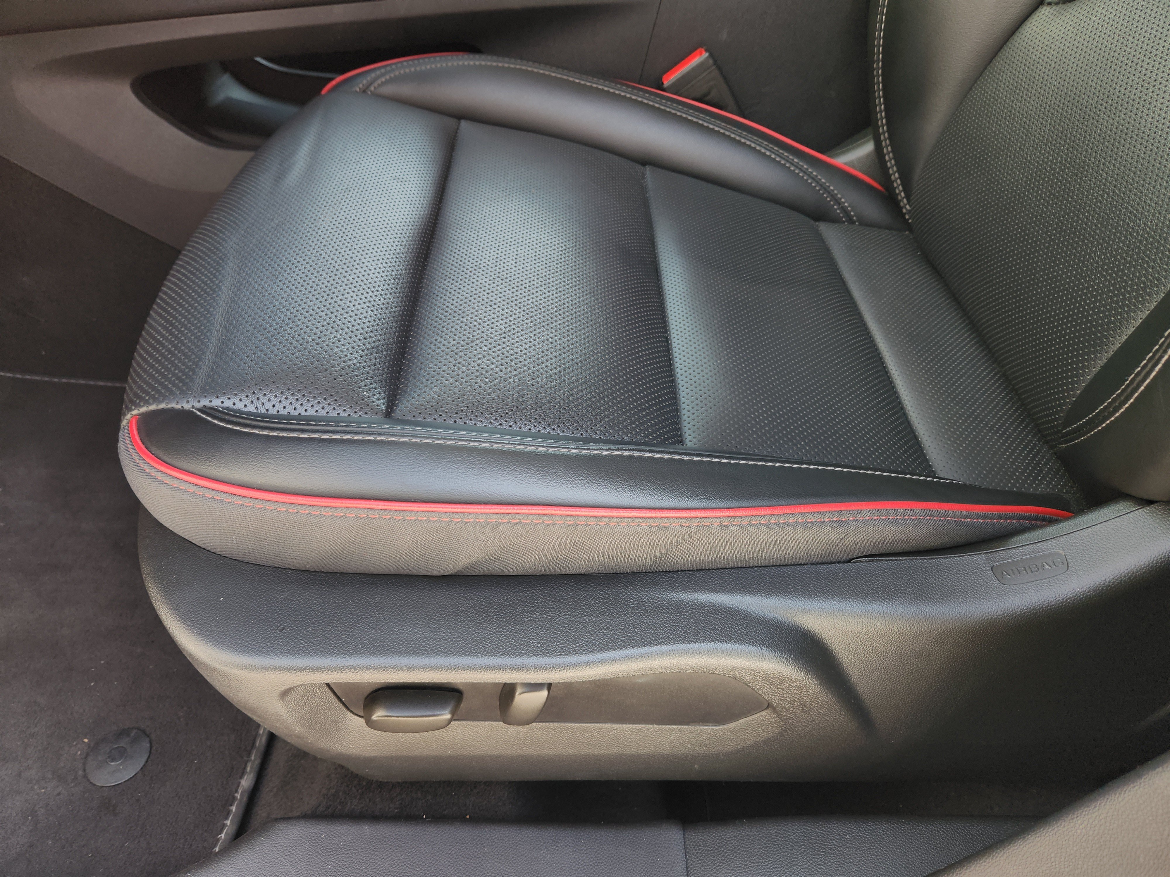 Used 2023 Buick Envision Essence w/ Sport Touring Package FWD image 27
