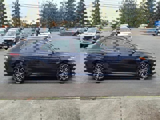 Used 2022 Toyota Camry XLE w/ Navigation Package FWD image 4