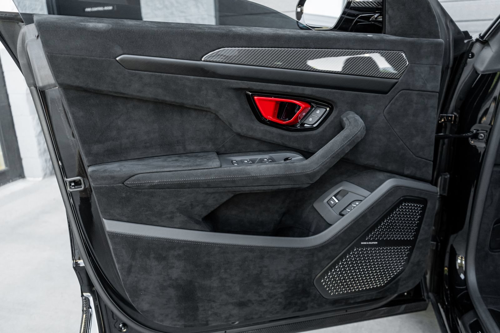 Used 2023 Lamborghini Urus Performante AWD/4WD image 24