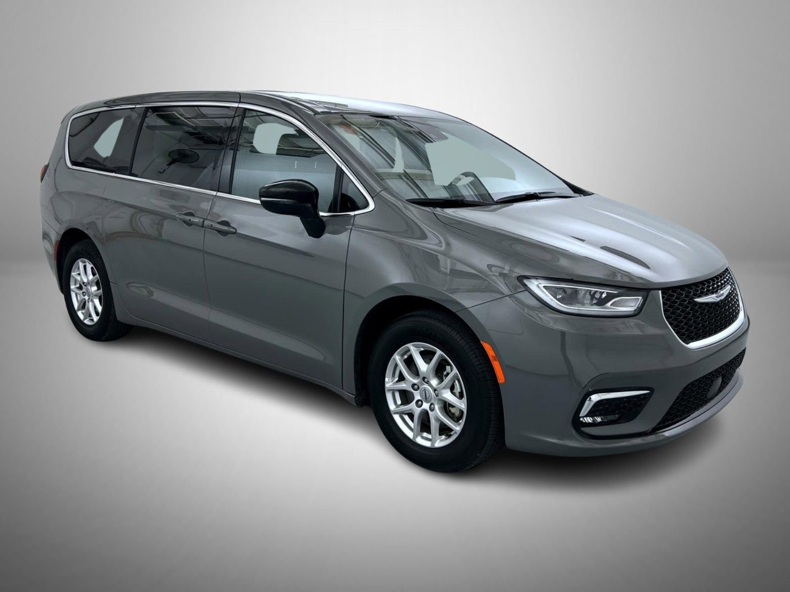Used 2025 Chrysler Pacifica Select FWD image 3