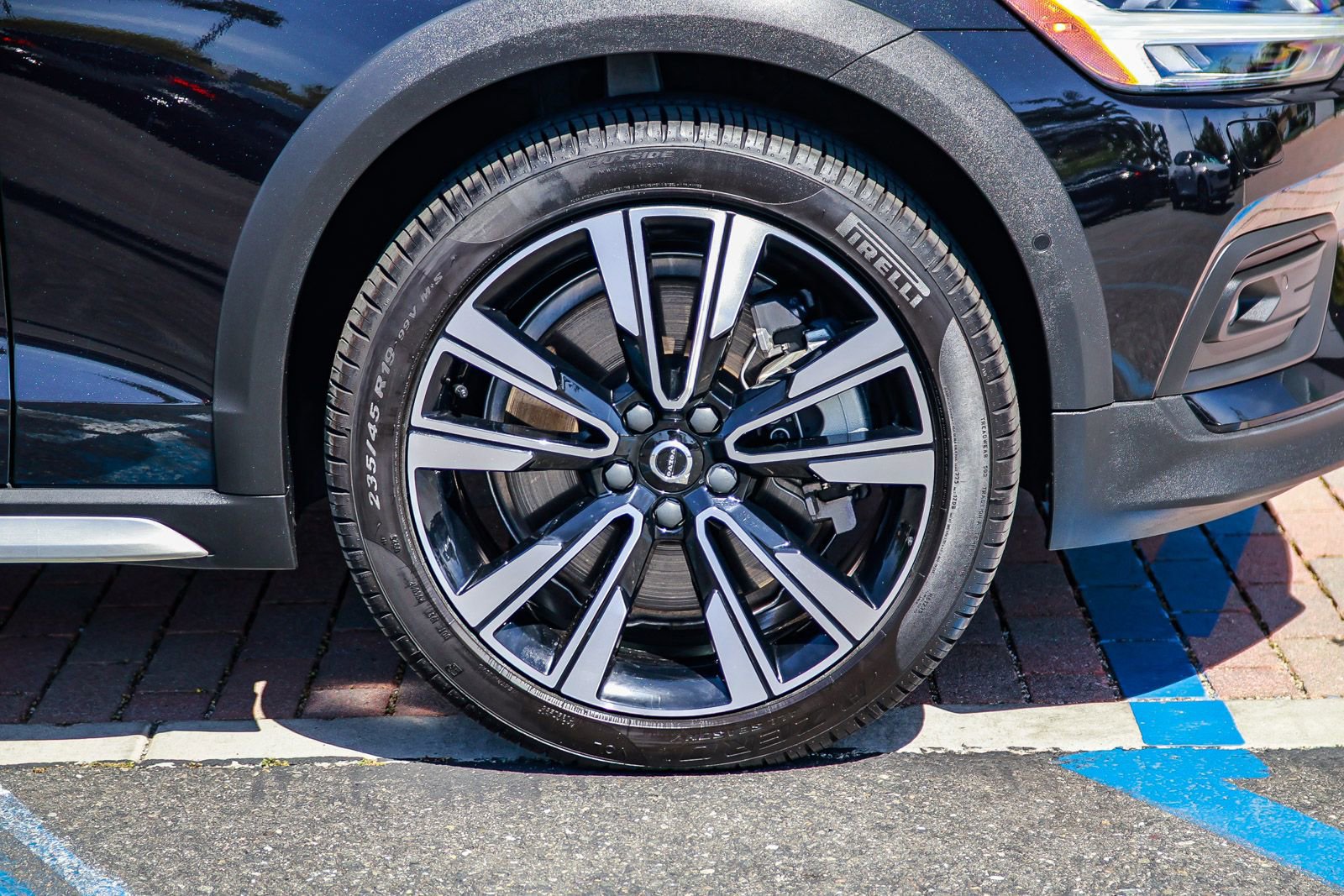 Used 2025 Volvo V60 B5 Cross Country Ultra w/ Protection Package Premier AWD/4WD image 11