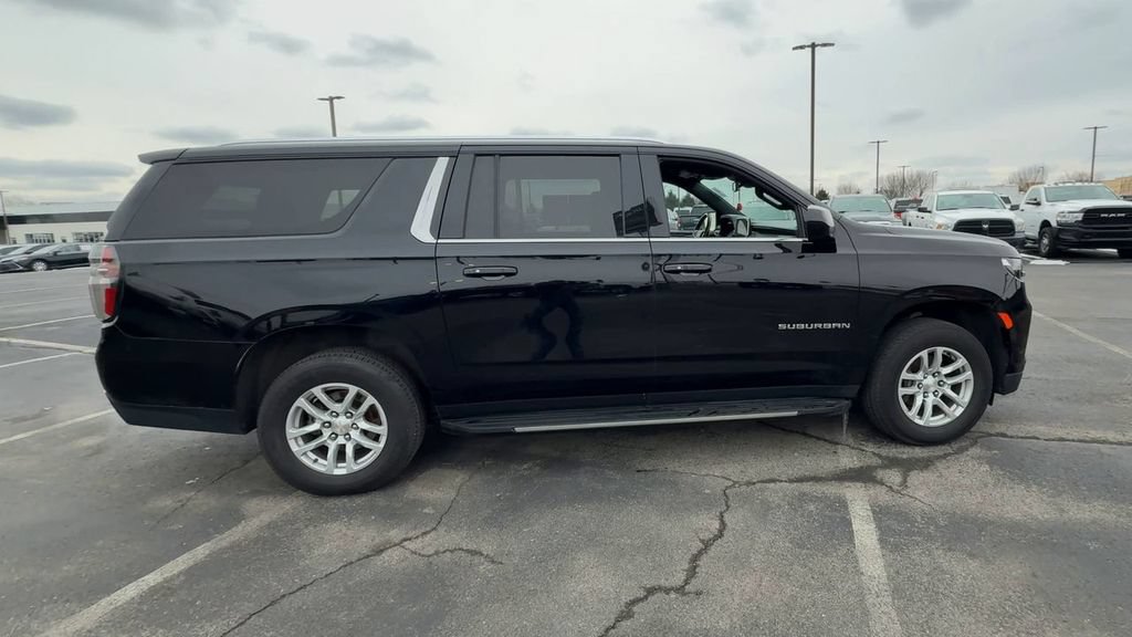 Used 2023 Chevrolet Suburban LT RWD image 9