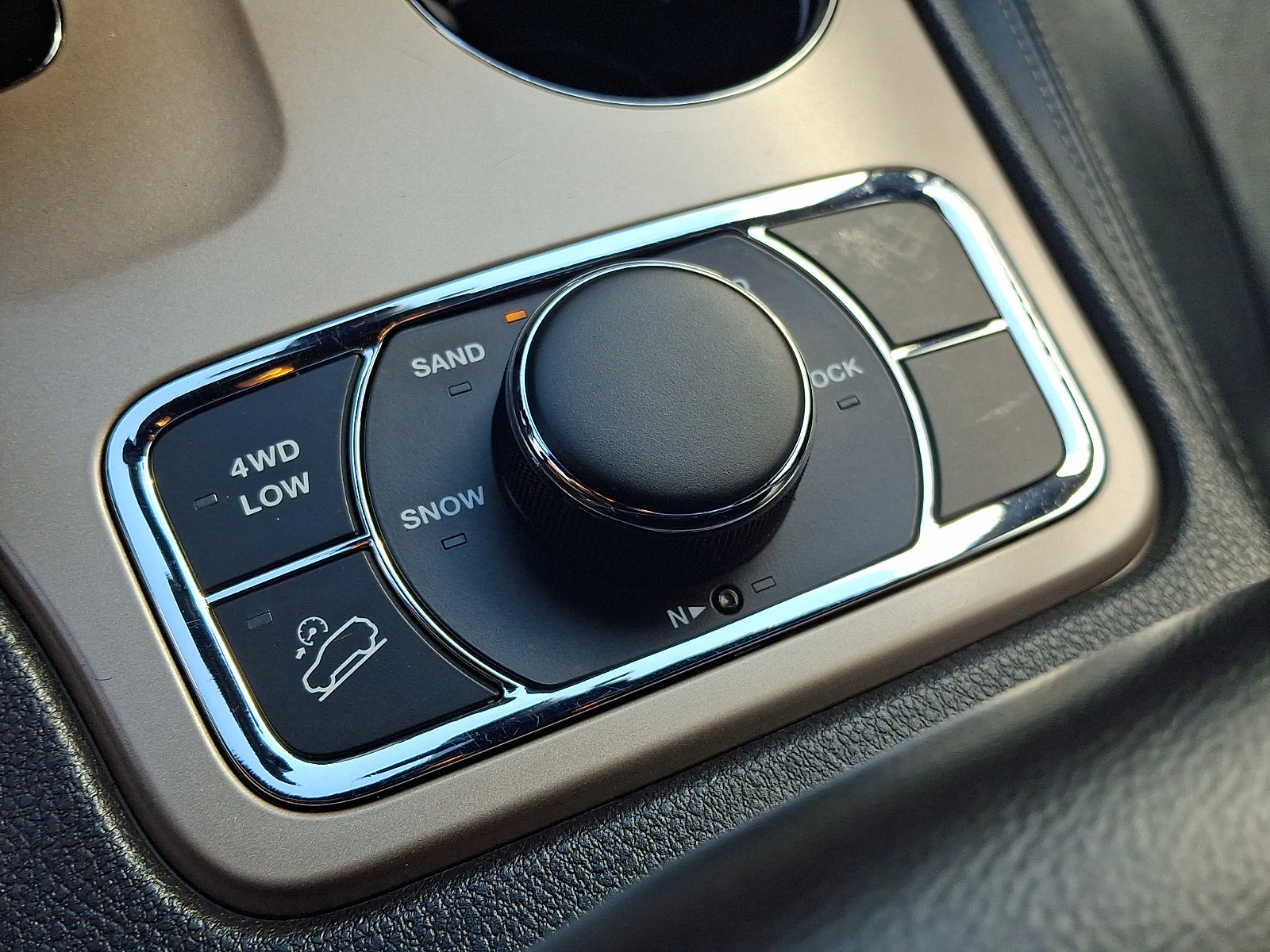 Used 2015 Jeep Grand Cherokee Limited AWD/4WD image 24