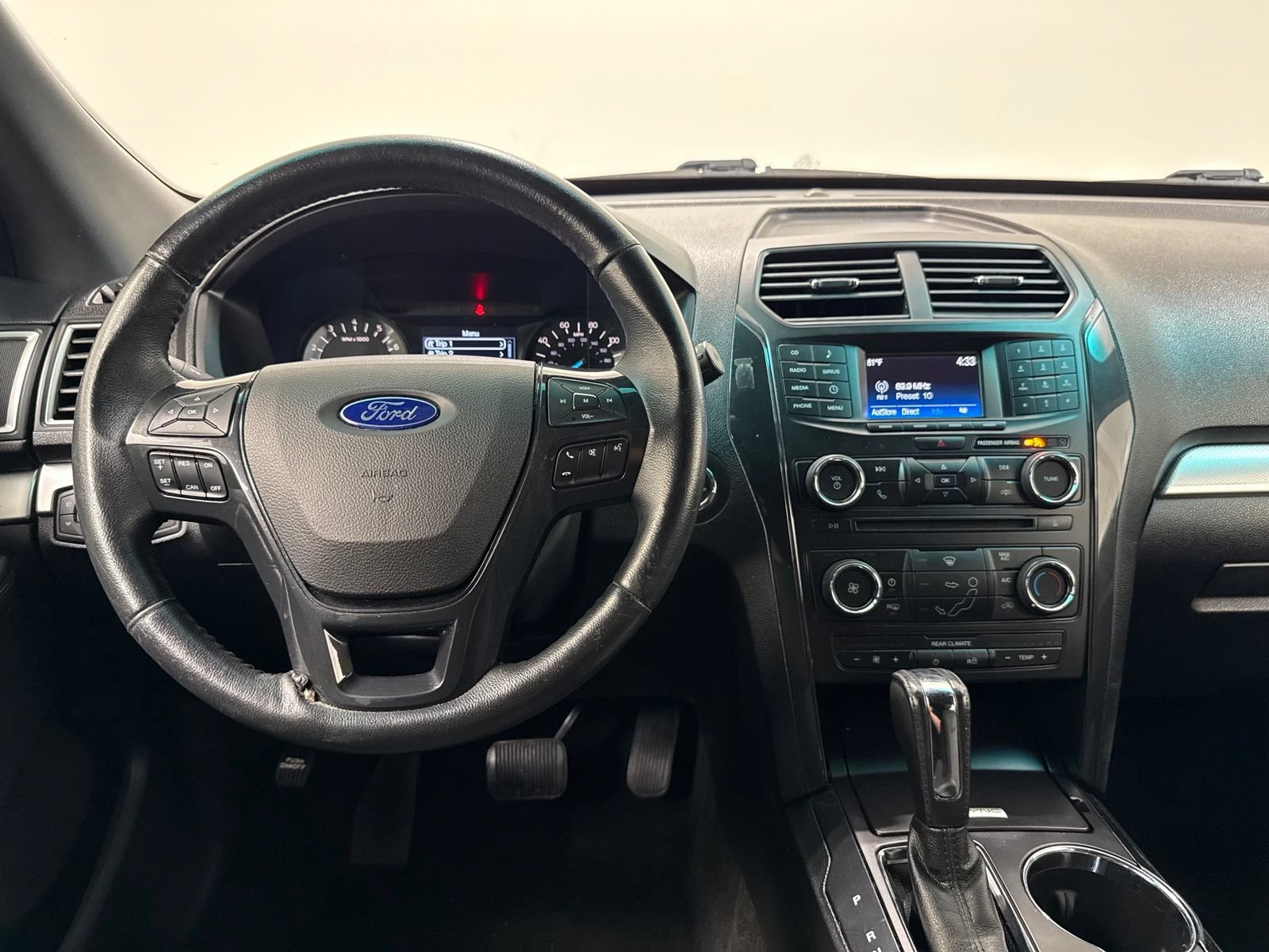 Used 2017 Ford Explorer XLT AWD/4WD image 22