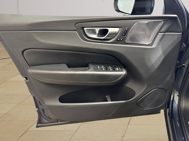 Used 2024 Volvo XC60 B5 Plus AWD/4WD image 21