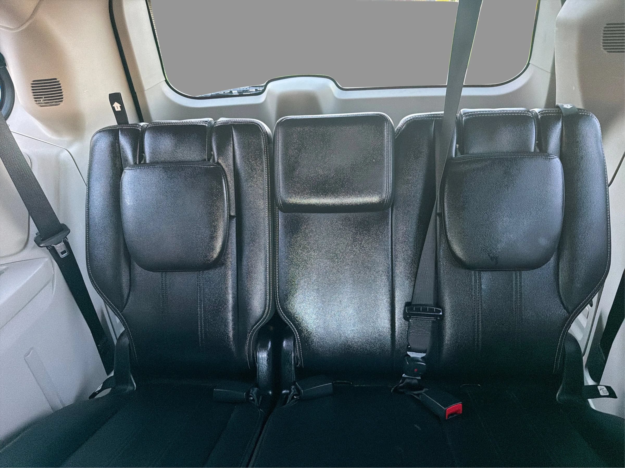 Used 2013 Chrysler Town & Country Touring FWD image 32