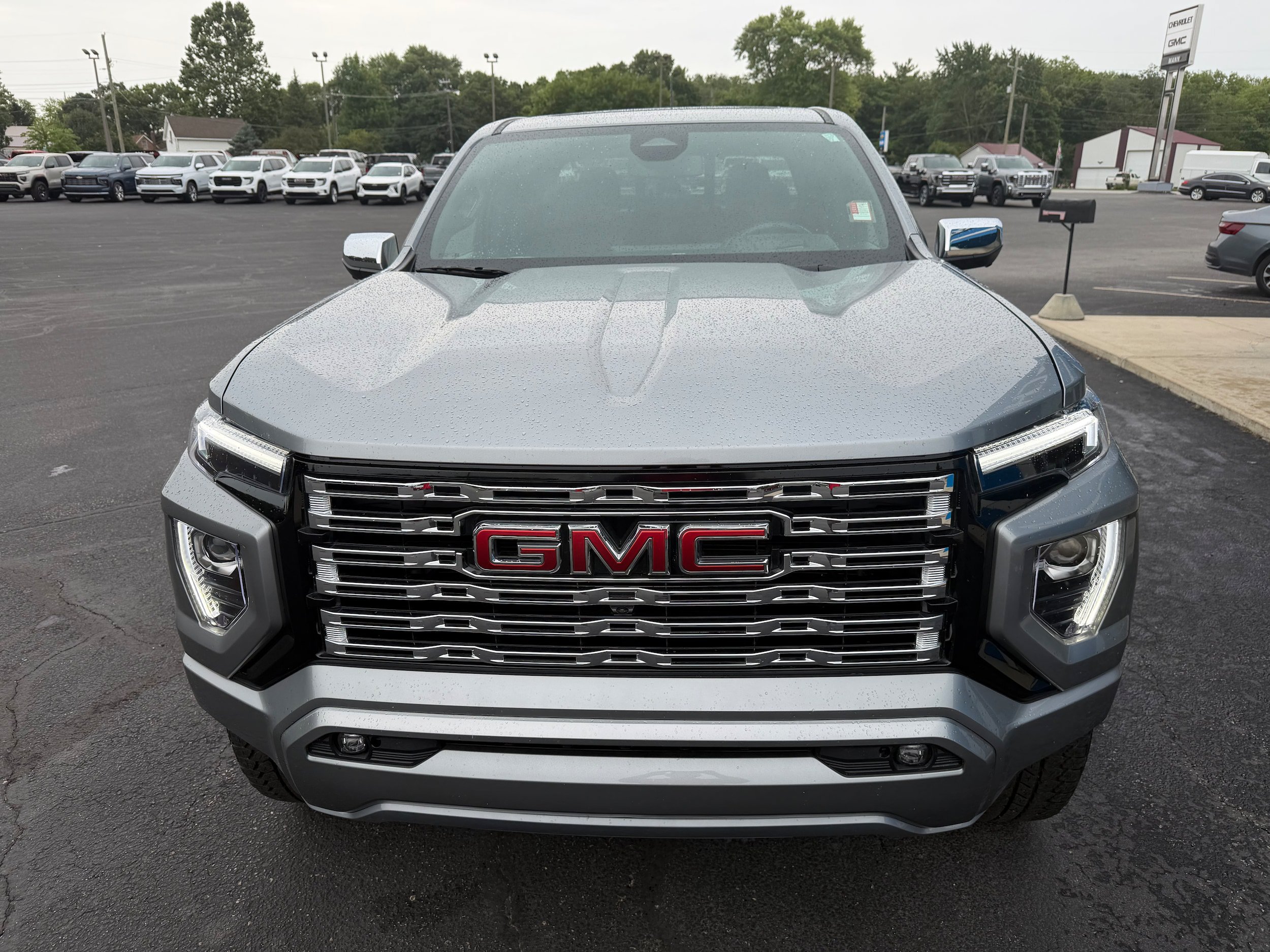 Used 2025 GMC Canyon Denali AWD/4WD image 12