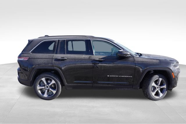 New 2026 Jeep Grand Cherokee Limited w/ Trailer Tow Package AWD/4WD image 2