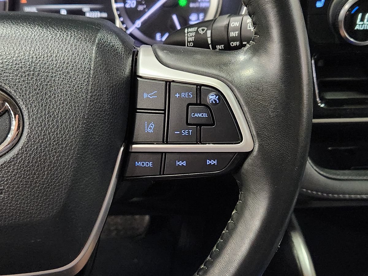 Used 2022 Toyota Highlander XLE FWD image 50