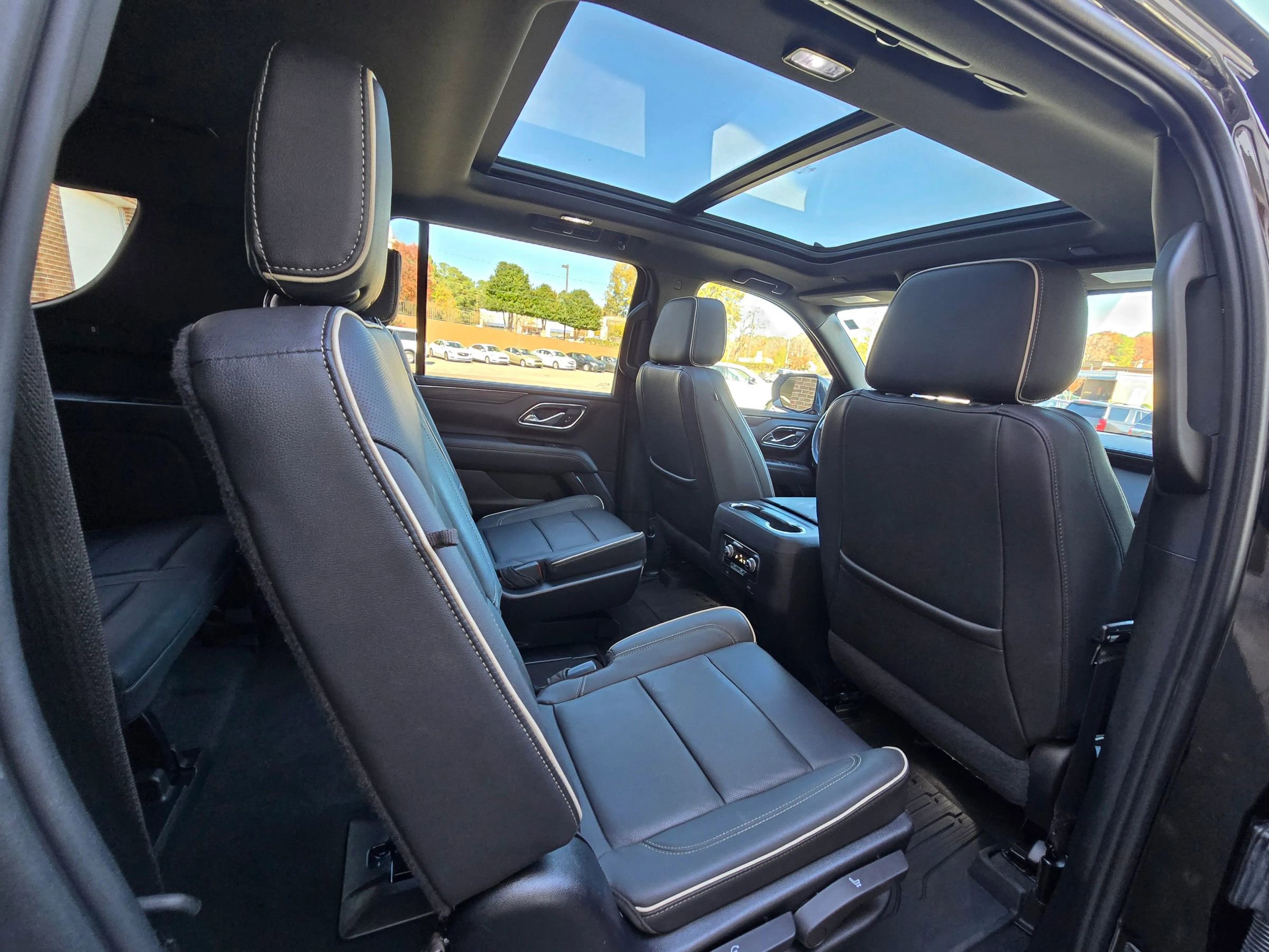 Used 2023 GMC Yukon XL SLT image 14