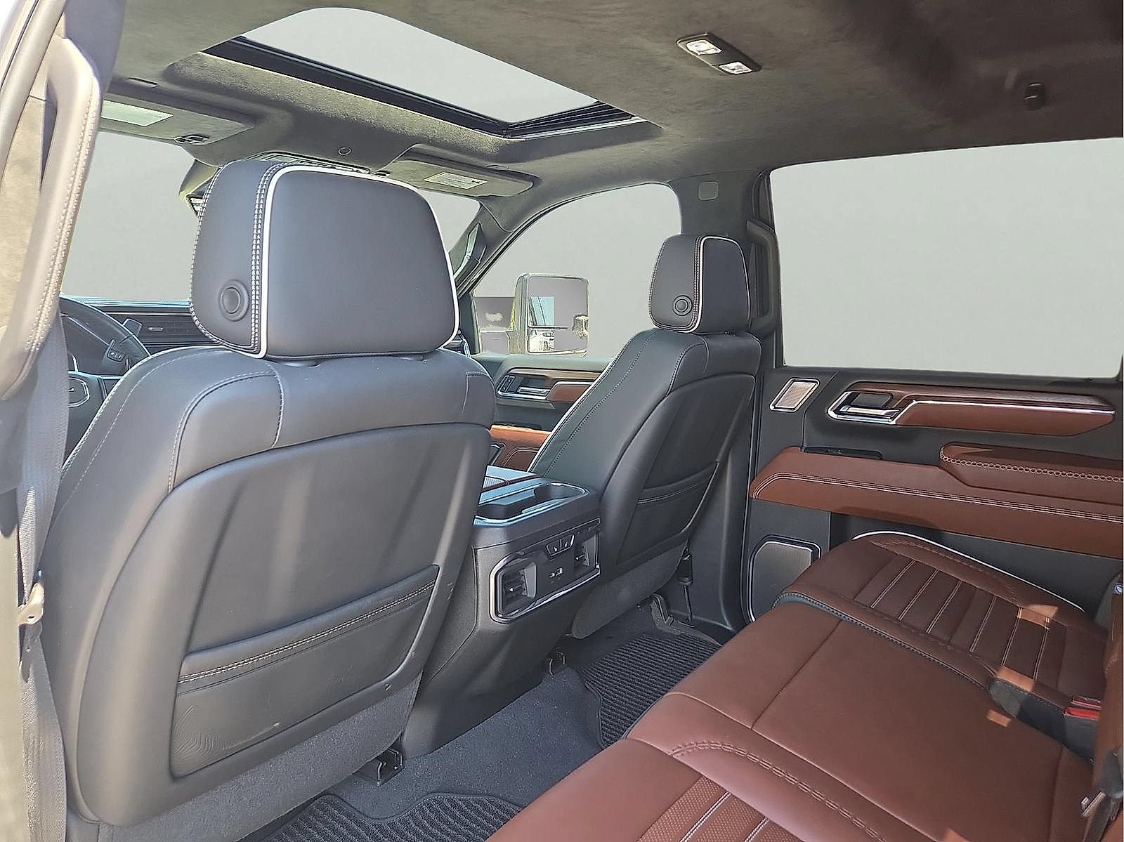 Used 2024 GMC Sierra 2500 Denali Ultimate AWD/4WD image 11