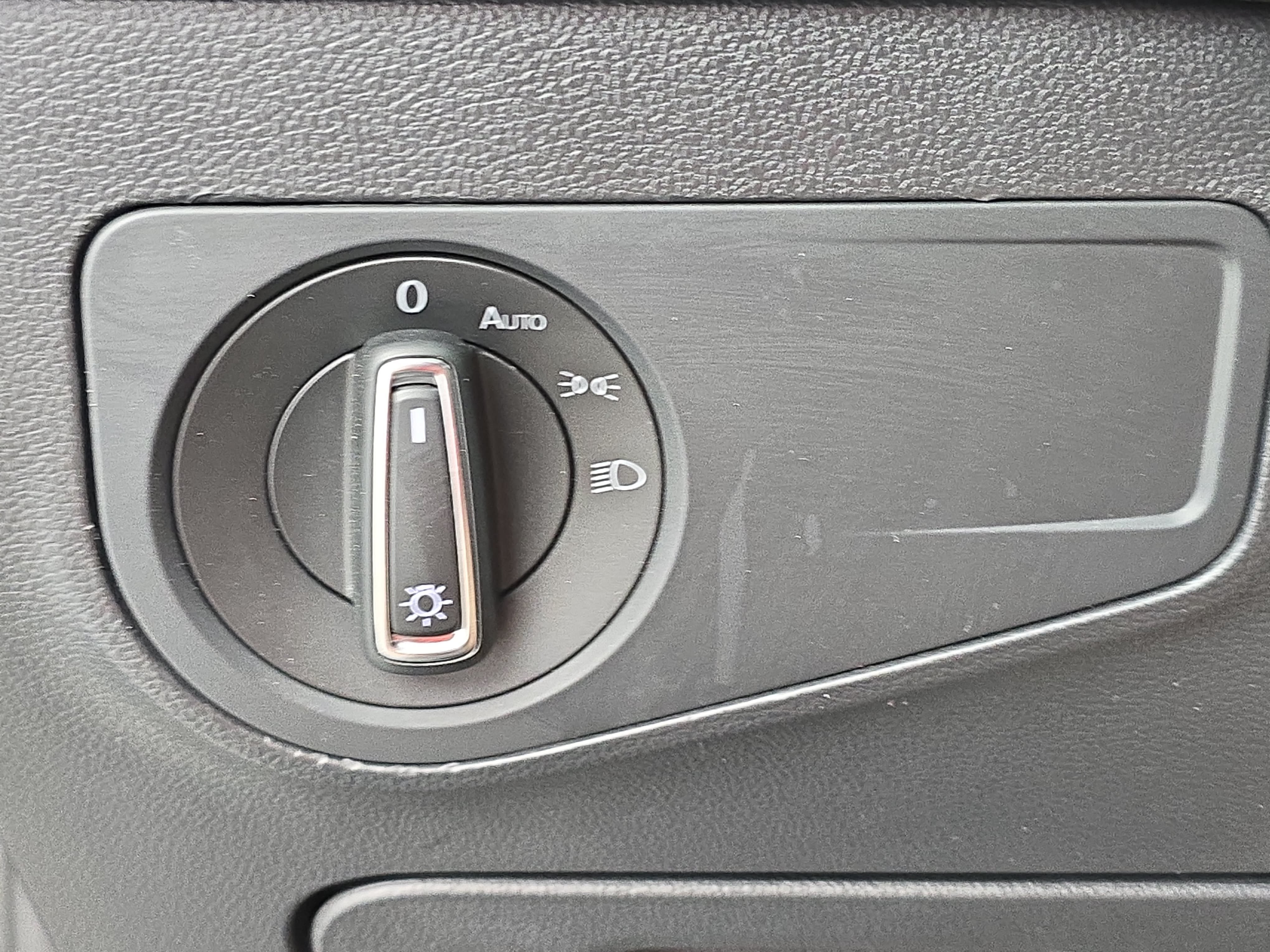 Used 2023 Volkswagen Tiguan SE FWD image 25