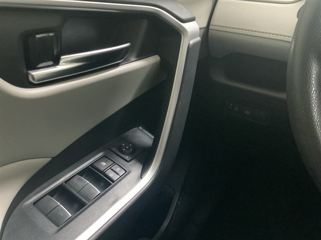 Used 2022 Toyota RAV4 XLE AWD/4WD image 28