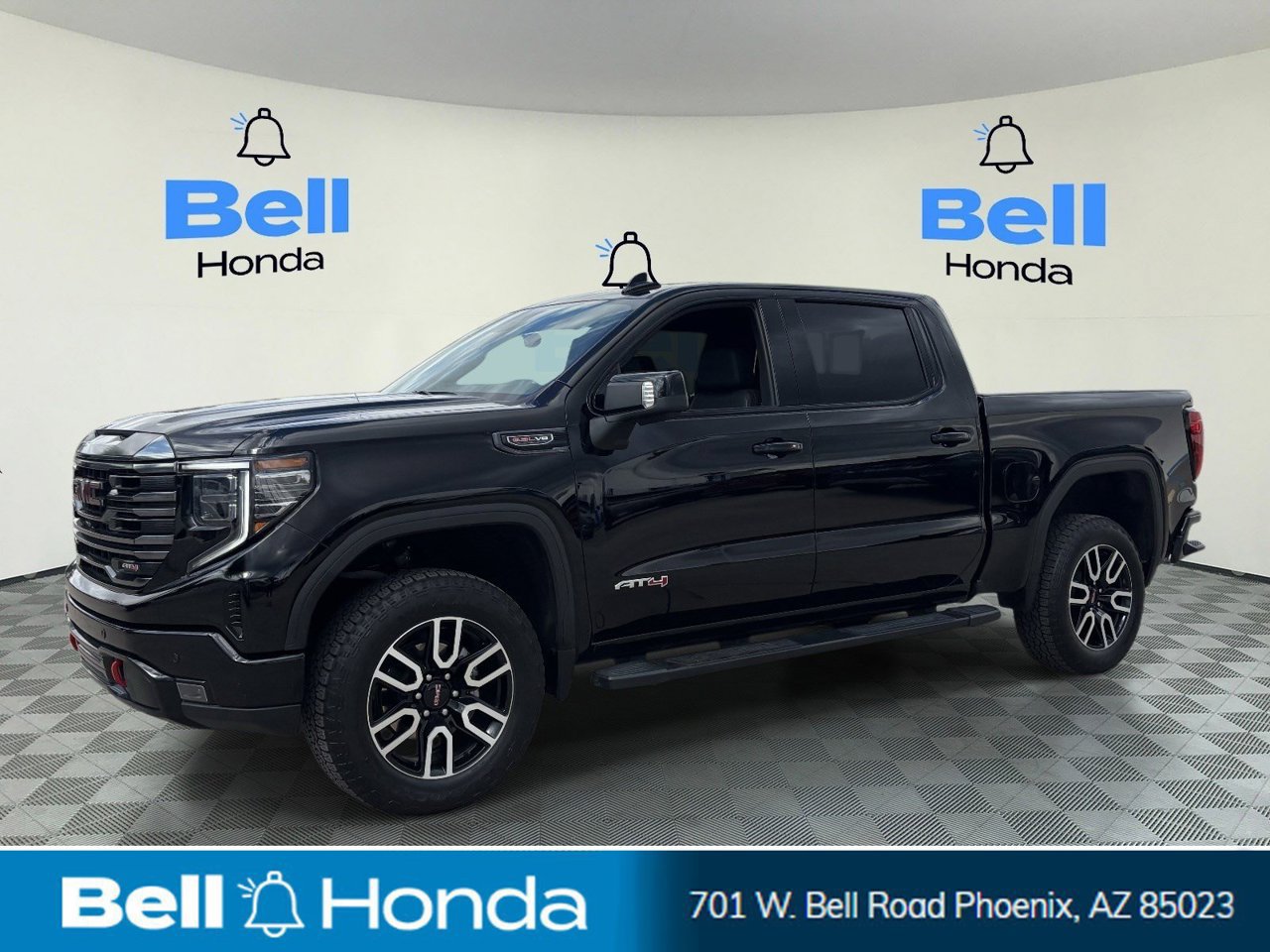 Used 2024 GMC Sierra 1500 AT4 w/ Technology Package AWD/4WD image 1