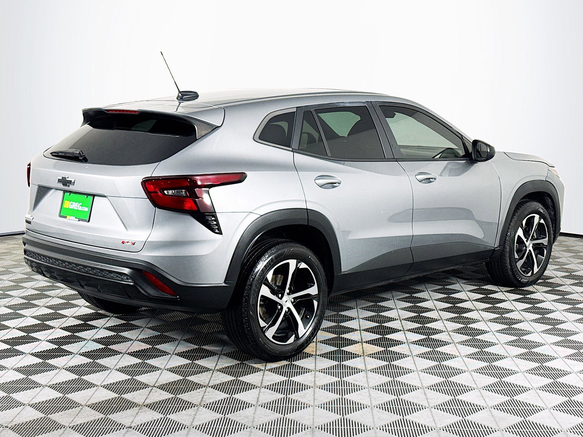 Used 2024 Chevrolet Trax RS w/ Sunroof Package FWD image 10