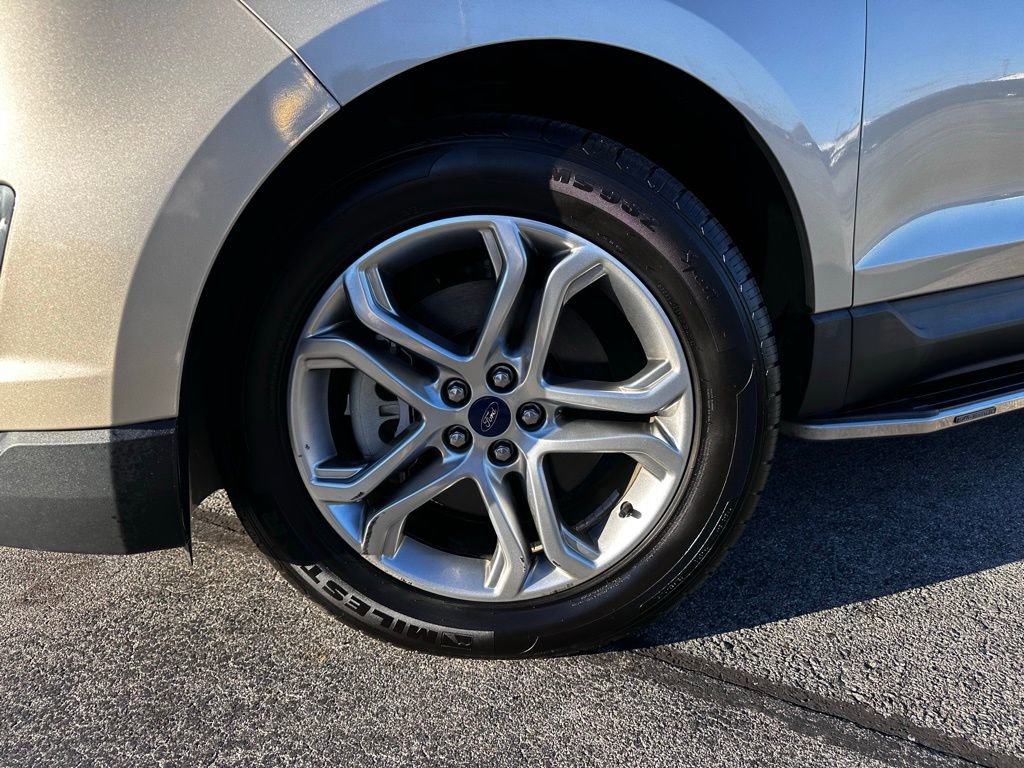 Used 2018 Ford Edge Titanium w/ Technology Package image 41