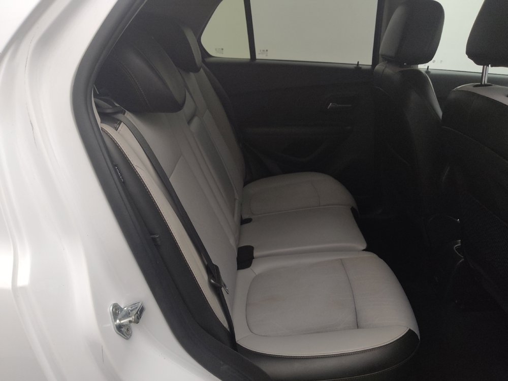 Used 2021 Chevrolet Trax LT FWD image 19