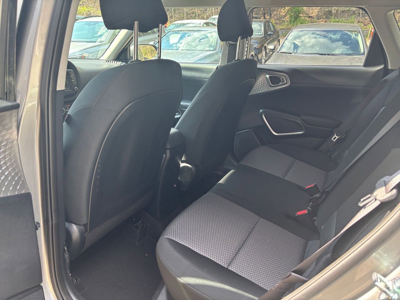 Used 2025 Kia Soul LX w/ LX Technology Package FWD image 35