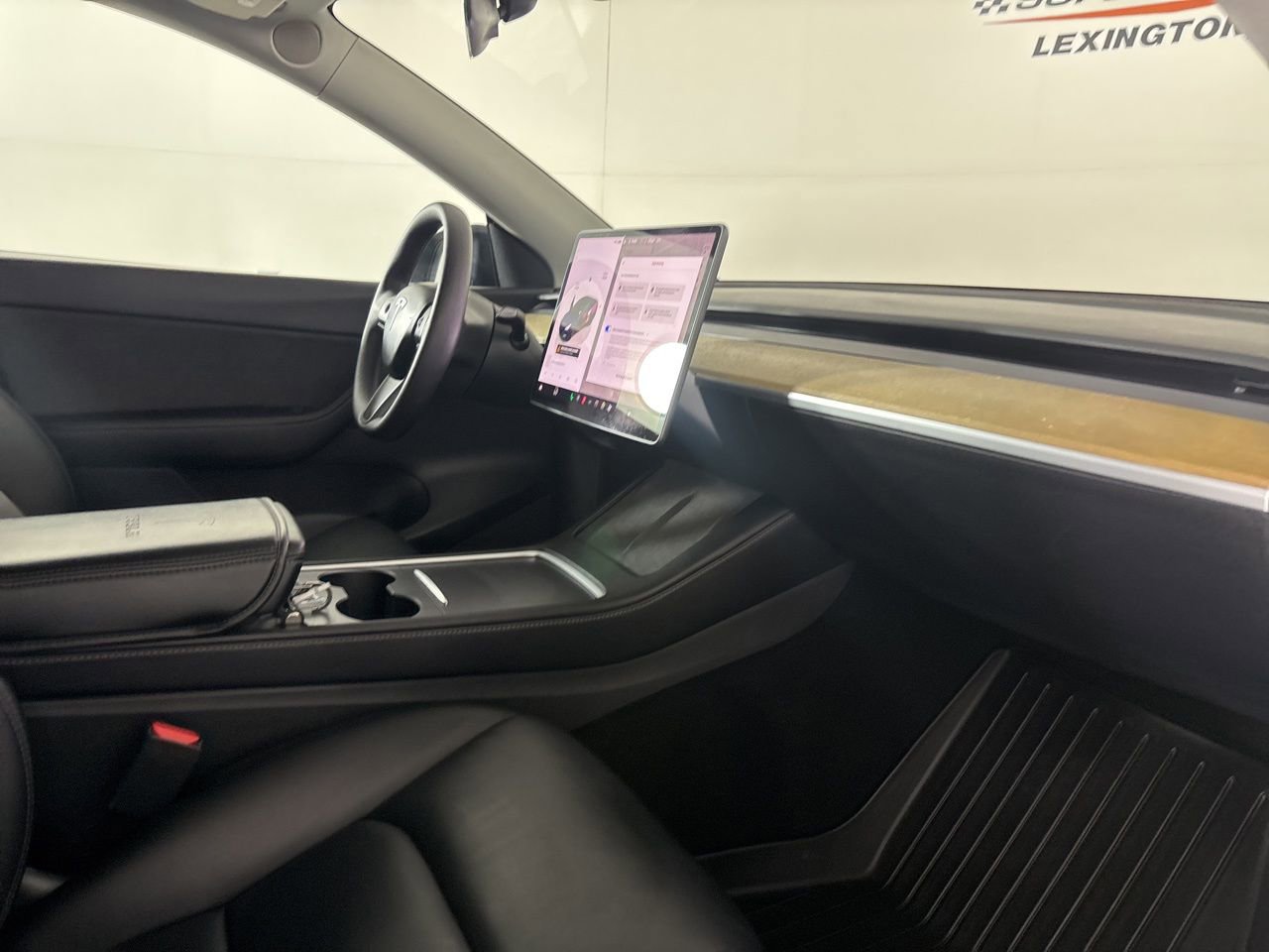 Used 2022 Tesla Model Y Long Range image 23
