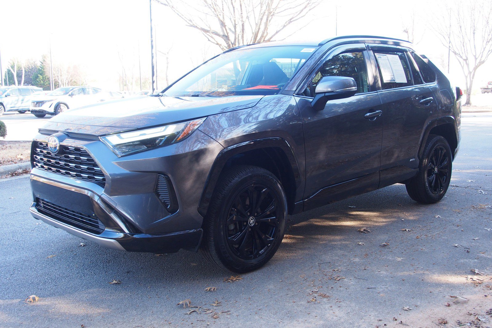 Used 2024 Toyota RAV4 SE image 3