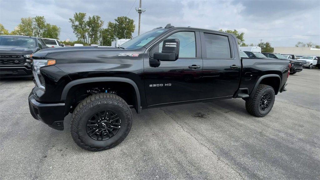 New 2025 Chevrolet Silverado 2500 ZR2 w/ Technology Package image 6
