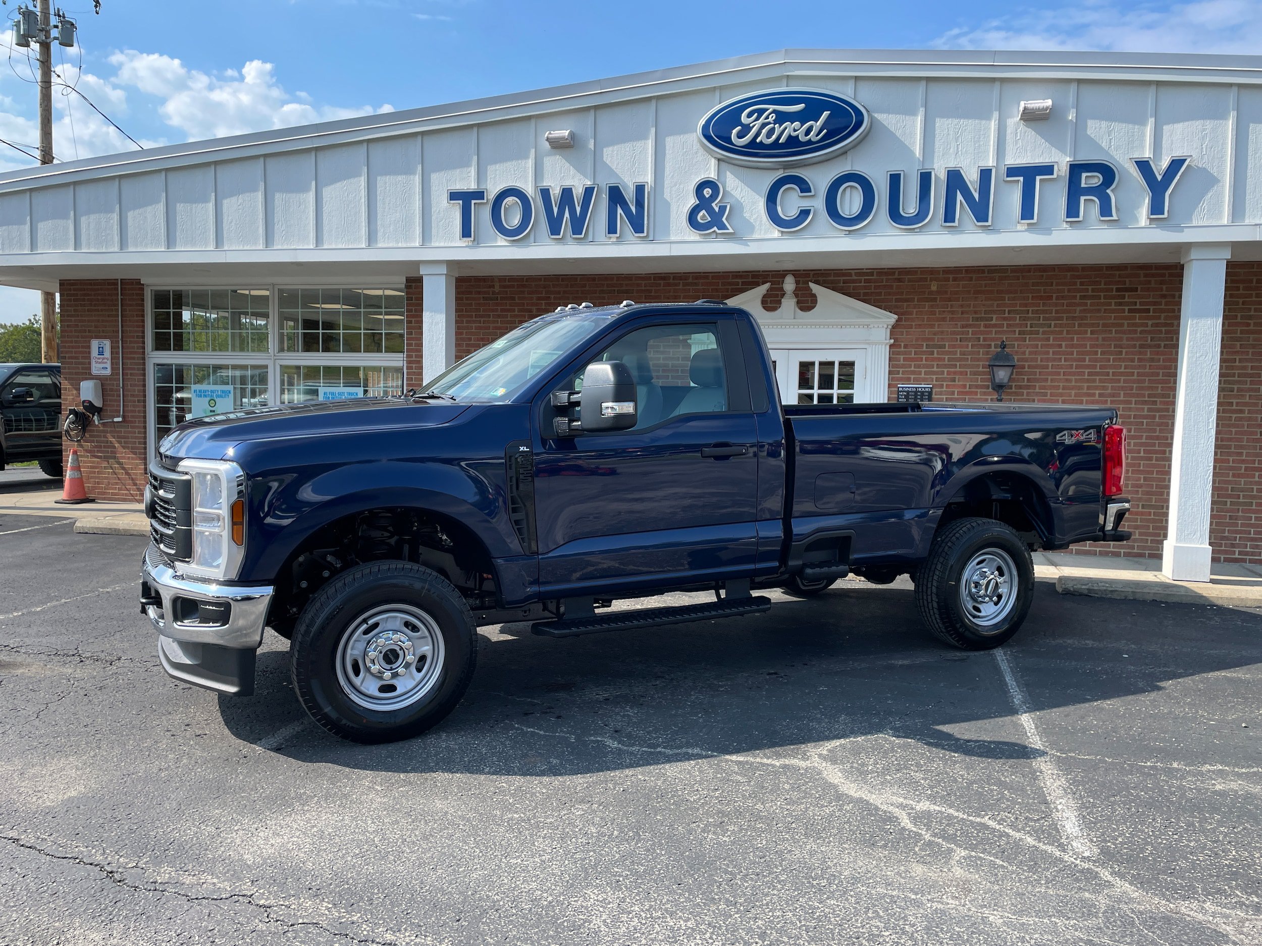 New 2027 Ford F250 XL w/ XL Chrome Package AWD/4WD image 4