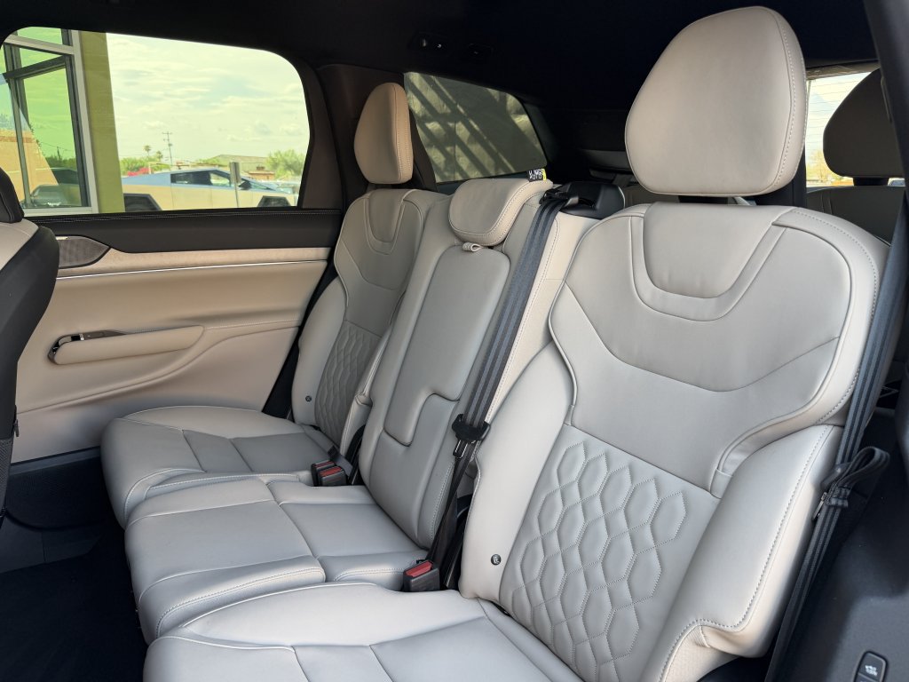 Used 2025 Volvo EX90 Plus w/ Protection Package Premier AWD/4WD image 34