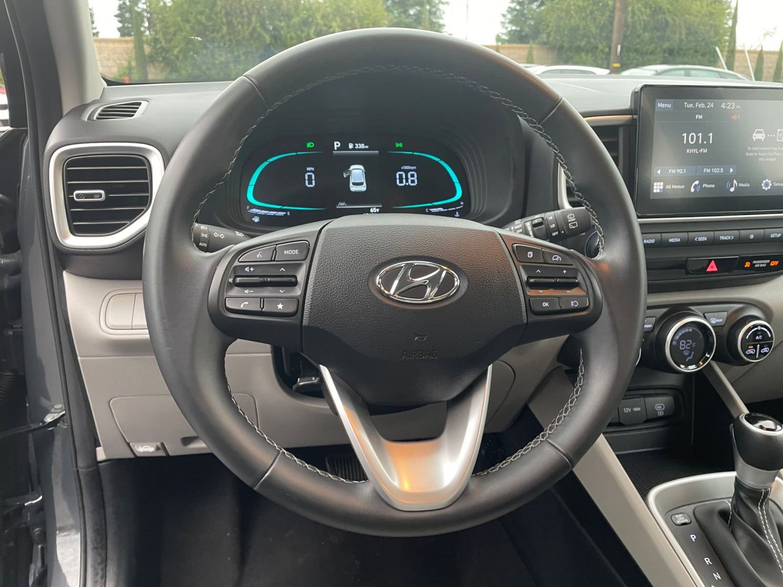 Used 2025 Hyundai Venue SEL image 30