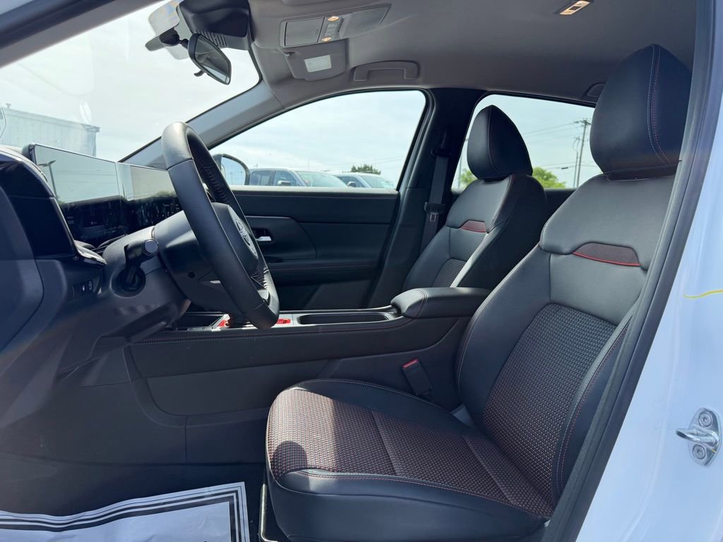 Used 2025 Nissan Kicks SR image 14