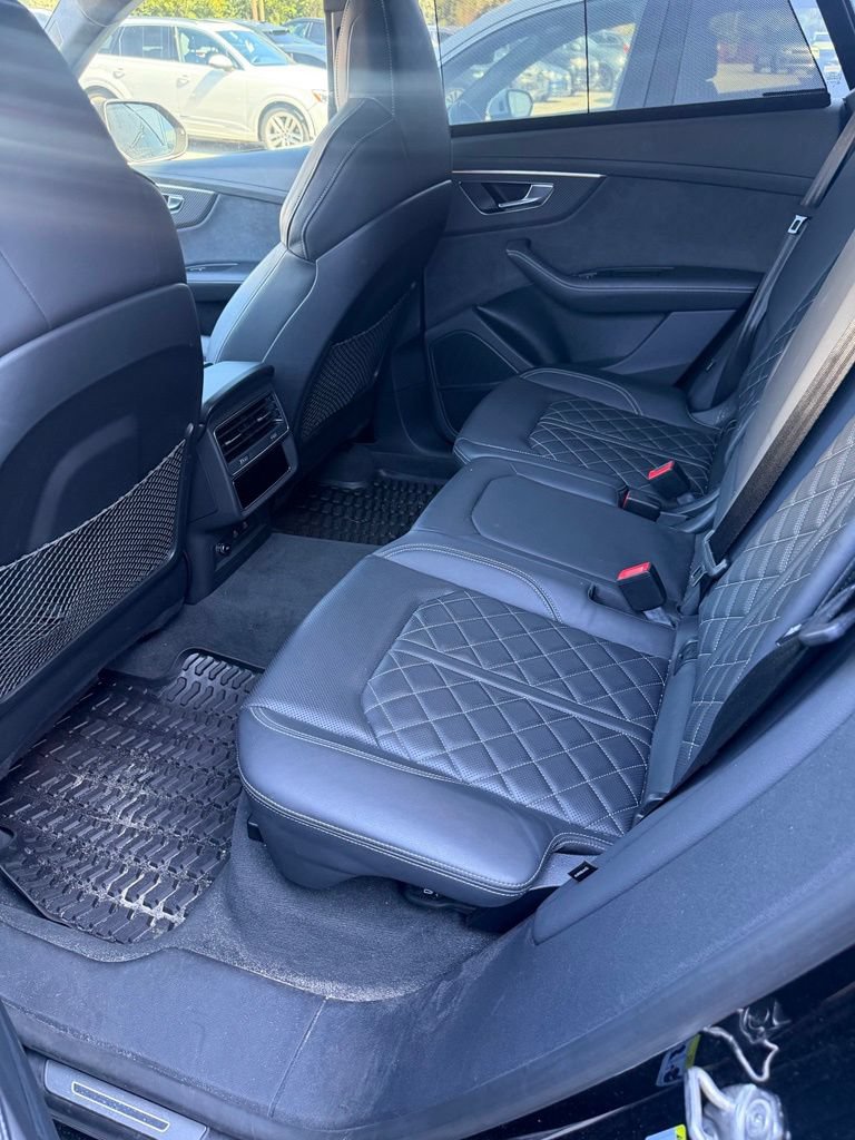 Used 2024 Audi SQ8 Prestige w/ Prestige Package AWD/4WD image 10