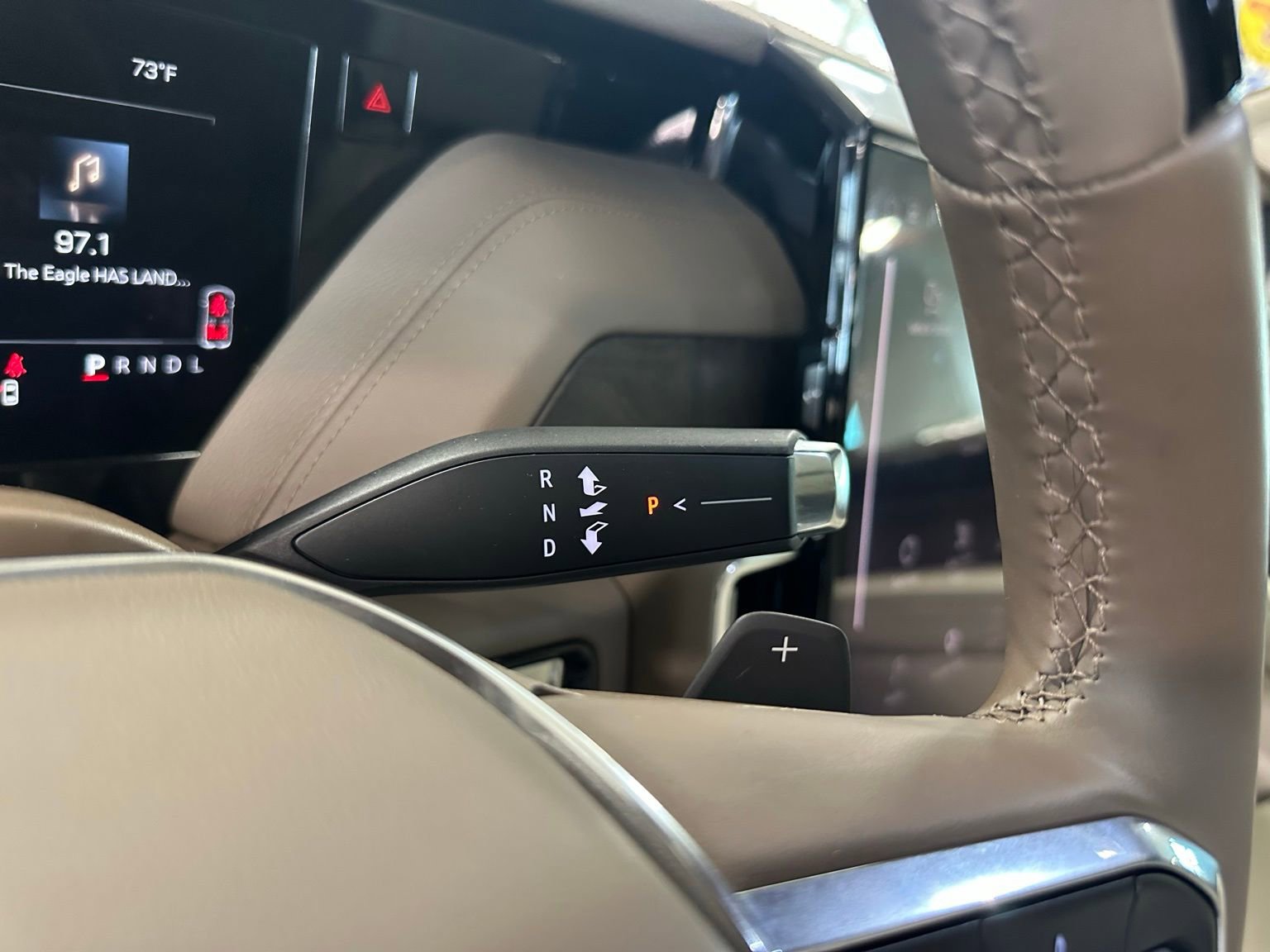 Used 2025 GMC Yukon XL Denali w/ Denali Reserve Package image 21