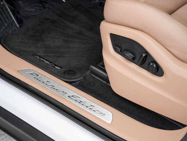 Certified 2023 Porsche Cayenne Platinum Edition AWD/4WD image 12