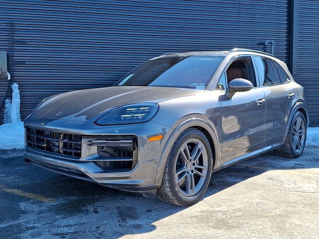 New 2025 Porsche Cayenne Turbo image 1