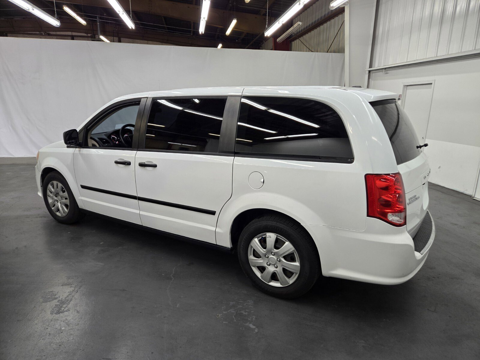 Used 2014 Dodge Grand Caravan American Value Package FWD image 3