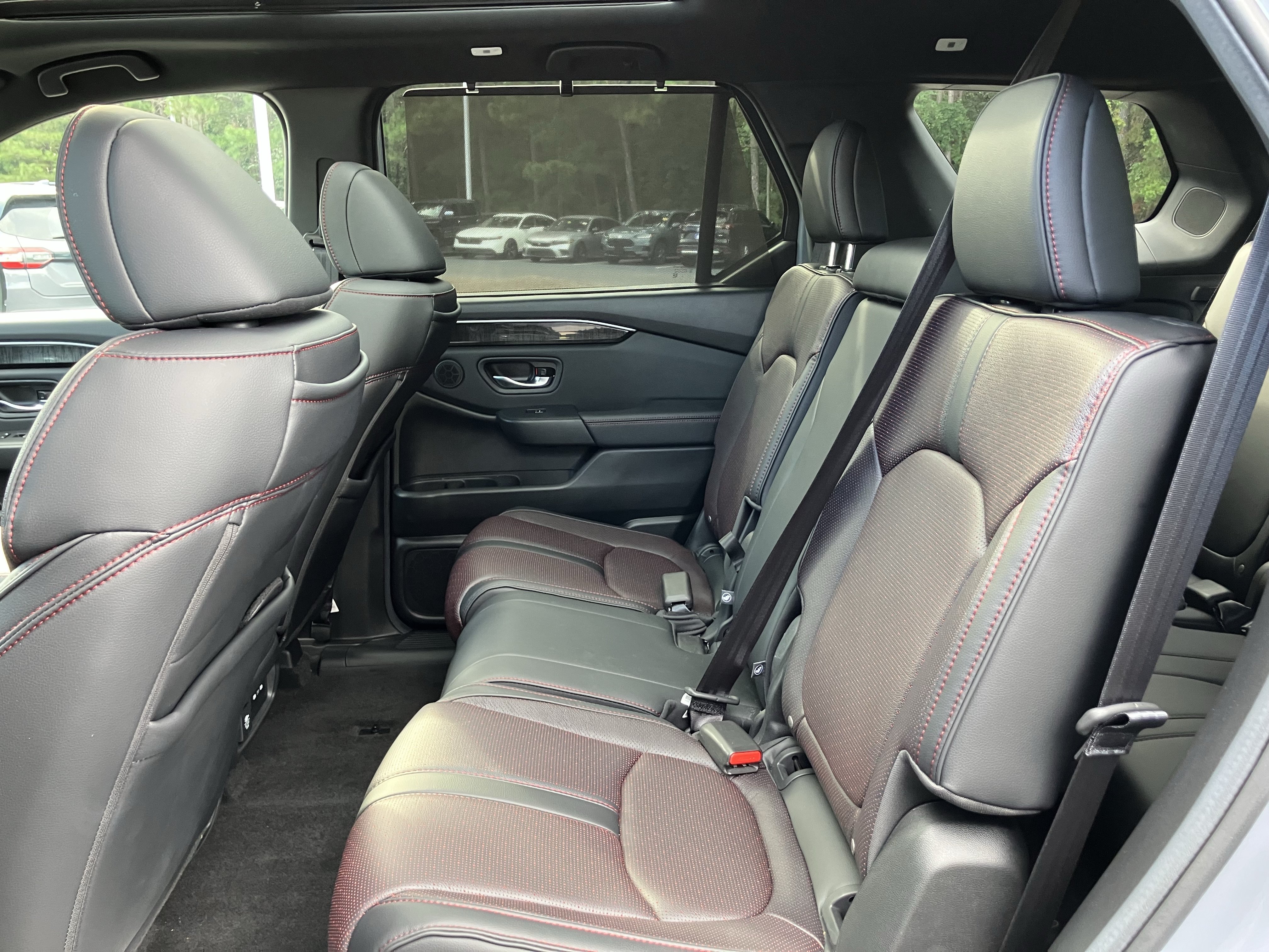 Certified 2025 Honda Pilot Black Edition image 36
