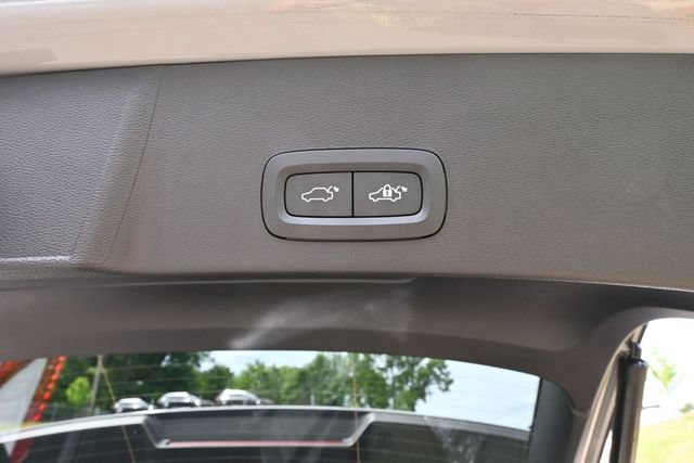 Used 2024 Volvo XC40 B5 Plus w/ Protection Package Premier AWD/4WD image 38