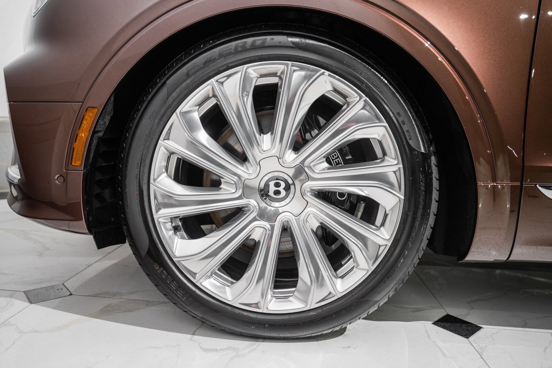 New 2025 Bentley Bentayga Extended Wheelbase image 6