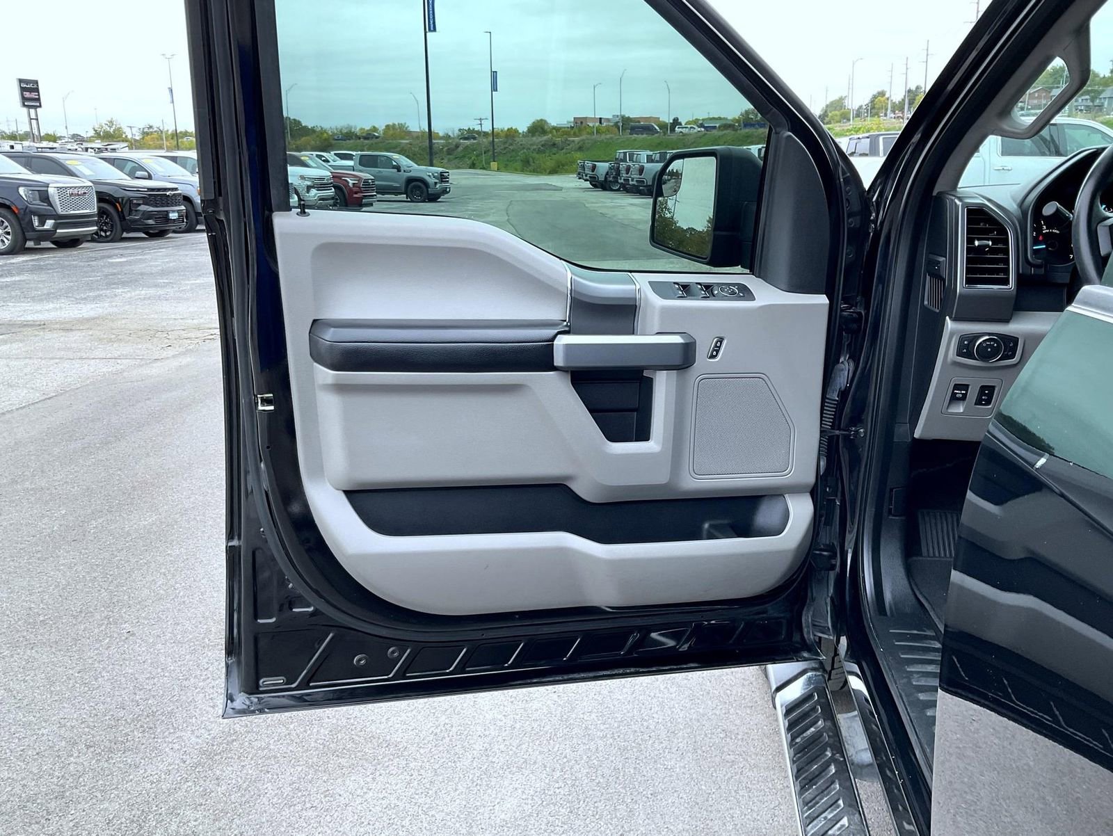 Used 2018 Ford F150 XLT w/ Equipment Group 302A Luxury image 9