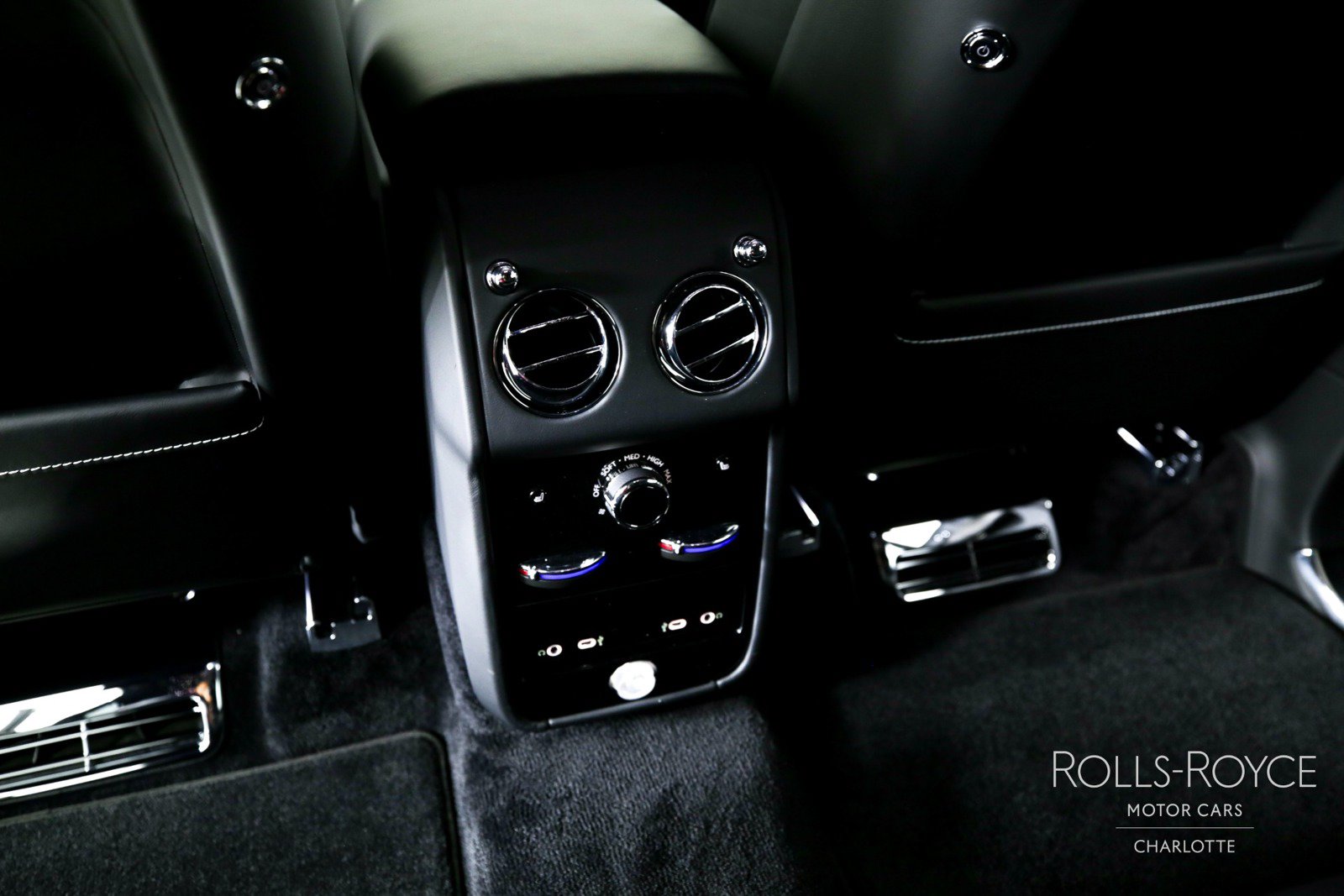 Certified 2025 Rolls-Royce Cullinan AWD/4WD image 20