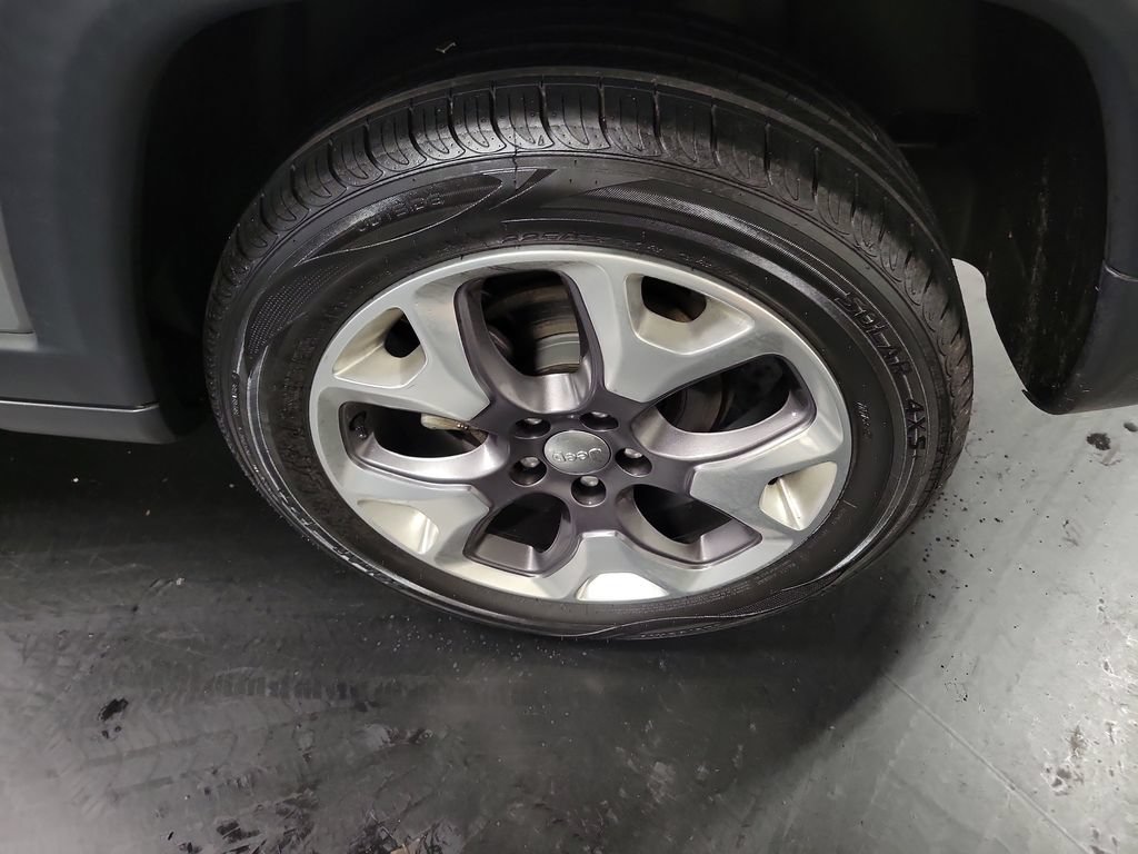 Used 2020 Jeep Compass Limited AWD/4WD image 11