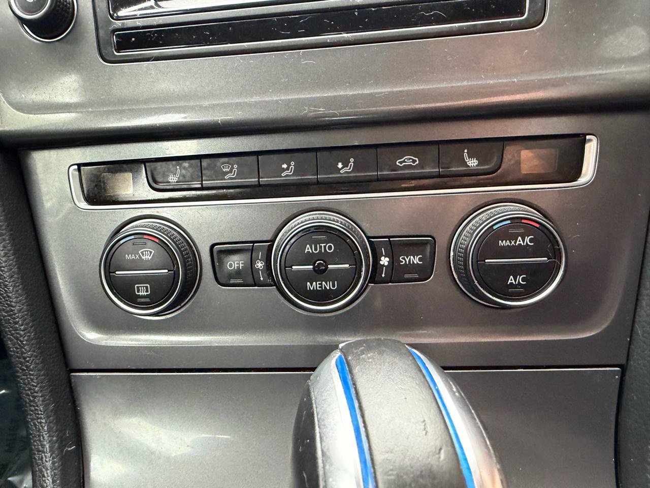 Used 2015 Volkswagen e-Golf SEL Premium image 33