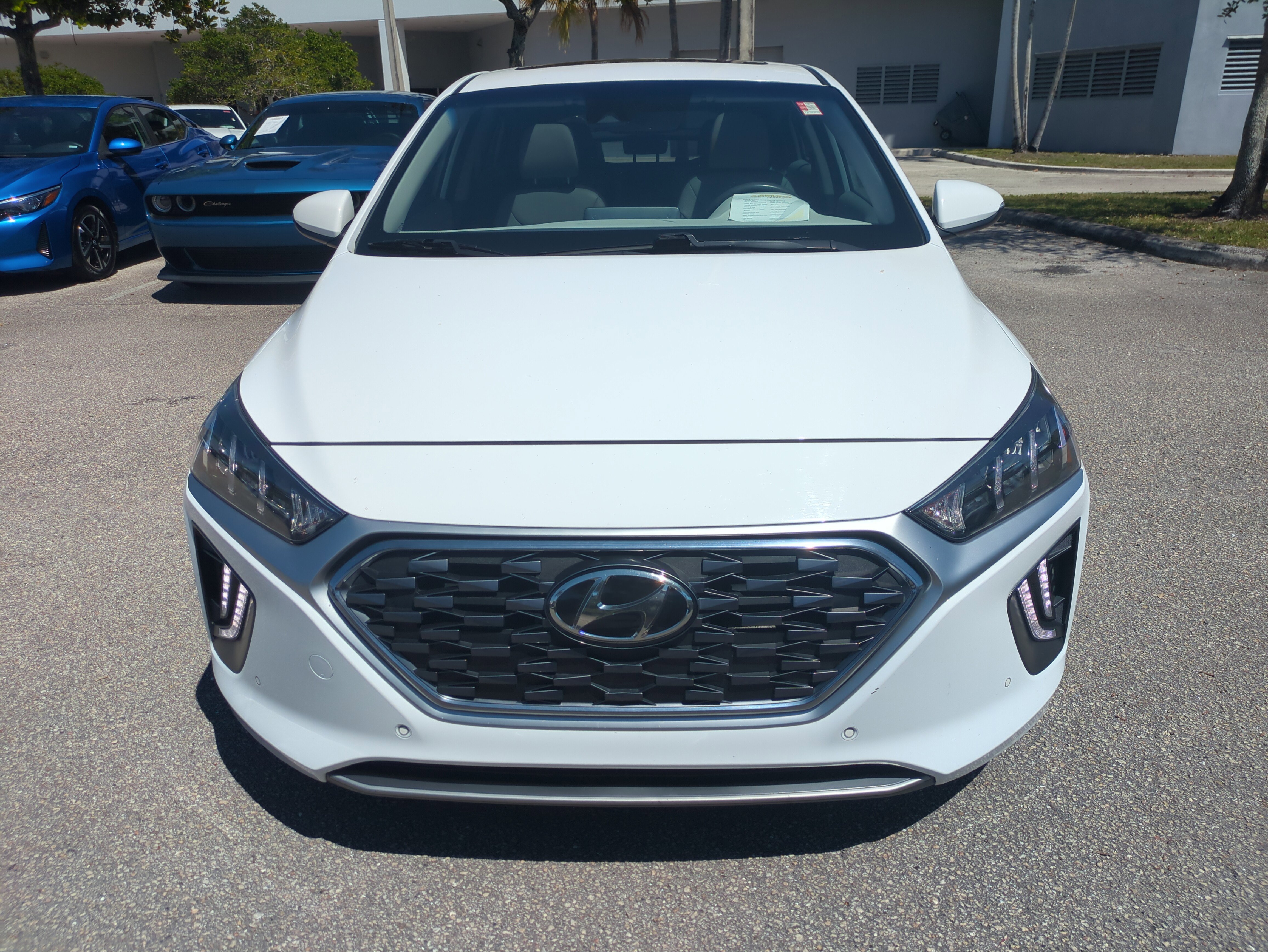 Used 2020 Hyundai Ioniq Limited image 3